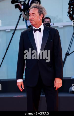 Paolo Sorrentino kommt zur Vorführung des Films „E“ stata la mano di Dio“ (die Hand Gottes), der am 2. September 2021 im Rahmen des Filmfestivals von Venedig 78. im Lido von Venedig vorgestellt wurde. (Foto von Matteo Chinellato/NurPhoto) Stockfoto