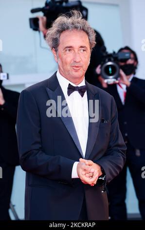 Paolo Sorrentino kommt zur Vorführung des Films „E“ stata la mano di Dio“ (die Hand Gottes), der am 2. September 2021 im Rahmen des Filmfestivals von Venedig 78. im Lido von Venedig vorgestellt wurde. (Foto von Matteo Chinellato/NurPhoto) Stockfoto