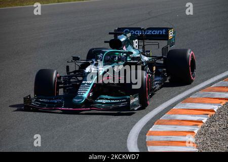 Lance Stroll von Aston Martin Cognizant F1 Team fährt seinen AMR21-Sitzer während des Qualifyings des Großen Preises der Niederlande, 13. Runde der Formel-1-Weltmeisterschaft im CM.com Circuit Zandvoort, Nordholland, Niederlande, 4. September 2021 (Foto von Andrea Diodato/NurPhoto) Stockfoto