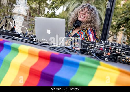 Die LGTBI-Gemeinschaft feiert den Tag der Pride BCN 2021 in Barcelona, nachdem sie aufgrund der Coronavirus/Covid-19-Pandemie am 5. September 2021 in Barcelona, Spanien, verschoben wurde. (Foto von Albert Llop/NurPhoto) Stockfoto
