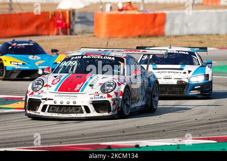 Fahrer: Andrey Mukovoz, Stanislav Sidoruk und Sergey Peregudov vom DUWO Racing Team mit Porsche 911 GT3 Cup (991 Gen II) beim HANKOOK 24h BARCELONA 2021 Race auf dem Circuit de Catalunya. (Foto von DAX Images/NurPhoto) Stockfoto