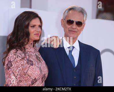 Veronica Berti, Andrea Bocelli besucht den roten Teppich des Films 'La Caja' während der Internationalen Filmfestspiele von Venedig 78. am 06. September 2021 in Venedig, Italien. (Foto von Matteo Chinellato/NurPhoto) Stockfoto