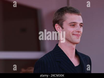 Benjamin Voisin besucht den roten Teppich des Films 'Illusions Perdues' während der Internationalen Filmfestspiele Venedig 78. am 06. September 2021 in Venedig, Italien. (Foto von Matteo Chinellato/NurPhoto) Stockfoto