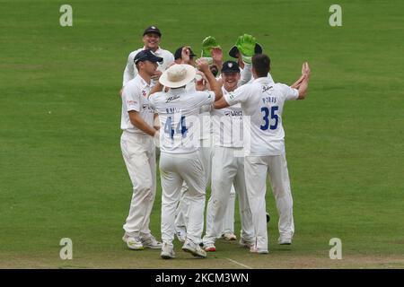 Durham feiert ein Wicket während des LV= County Championship-Spiels zwischen Durham County Cricket Club und Glamorgan County Cricket Club in Emirates Riverside, Chester le Street am Montag, den 6.. September 2021. (Foto von will Matthews/MI News/NurPhoto) Stockfoto