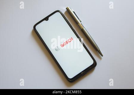 In dieser Abbildung ist am 10. September 2021 in Athen, Griechenland, ein Bosch-Logo auf einem Smartphone-Bildschirm und ein Bleistift abgebildet. (Foto von Nikolas Kokovlis/NurPhoto) Stockfoto