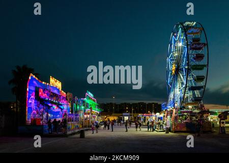 Jahrmarkt in der Secca dei Pali in Molfetta anlässlich des Patronal Festival am 10. September 2021. Anlässlich des Patronatsfestes organisierte die Stadtverwaltung dank der Zusammenarbeit von Cosimo Amato, Regionalpräsident von Anesv-agis Puglia Basilicata, und der Familie Luciani einen besonderen Tag für Kinder von 6,30 bis 8 Uhr, gefolgt von sozialen Genossenschaften und Organisationen, die sich mit Freiwilligenarbeit befassen. Jeder konnte die Attraktionen des Wandergunsaus in Secca dei Pali in Molfetta kostenlos nutzen. (Foto von Davide Pischettola/NurPhoto) Stockfoto