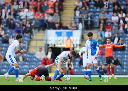 Darragh Lenihan von Blackburn Rovers, Allan Campbell von Luton Town während des Sky Bet Championship-Spiels zwischen Blackburn Rovers und Luton Town im Ewood Park am 11. September 2021 in Blackburn, England. (Foto von MI News/NurPhoto) Stockfoto