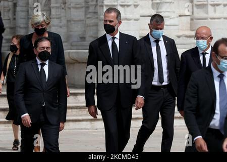 König von Spanien (C), der am 12. September 2021 im Kloster Jeronimos in Lissabon, Portugal, nach der Trauerfeier des verstorbenen ehemaligen portugiesischen Präsidenten Jorge Sampaio aufbricht. Tausende haben heute, den zweiten von drei Tagen nationaler Trauer, Jorge Sampaio ihren Respekt gezollt, der von 1996 bis 2006 Präsident war und am 10. September im Alter von 81 Jahren starb. (Foto von Pedro FiÃºza/NurPhoto) Stockfoto