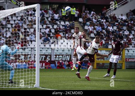 Torino-Stürmer Antonio Sanabria (19) erzielt sein Tor, um es 1-0 während der Serie A Fußballspiel n.3 TORINO - SALERNITANA am 12. September 2021 im Stadio Olimpico Grande Torino in Turin, Piemont, Italien. Endergebnis: Torino-Salernitana 4-0. (Foto von Matteo Bottanelli/NurPhoto) Stockfoto