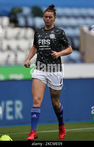 Natasha Flint von Leicester City Women wärmt sich am Sonntag, den 12.. September 2021, vor dem Barclays FA Women's Super League-Spiel zwischen Leicester City und Manchester United im King Power Stadium in Leicester auf. (Foto von James Holyoak/MI News/NurPhoto) Stockfoto