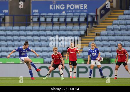 Natasha Flint von Leicester City Women schießt beim Barclays FA Women's Super League-Spiel zwischen Leicester City und Manchester United am Sonntag, dem 12.. September 2021, im King Power Stadium in Leicester auf das Tor. (Foto von James Holyoak/MI News/NurPhoto) Stockfoto