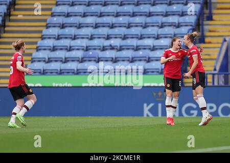 Martha Thomas von Manchester United feiert ihre Mitstreiter, nachdem sie am Sonntag, den 12.. September 2021, beim Barclays FA Women's Super League-Spiel zwischen Leicester City und Manchester United im King Power Stadium, Leicester, das dritte Tor ihrer Mannschaft erzielt hatte, um es 3-1 zu erreichen. (Foto von James Holyoak/MI News/NurPhoto) Stockfoto