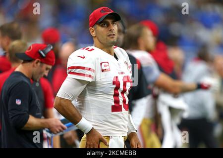 Jimmy Garoppolo (10) aus dem San Francisco Quarterback 49ers wird in der zweiten Hälfte eines NFL-Fußballspiels gegen die Detroit Lions in Detroit, Michigan, USA, am Sonntag, dem 12. September 2021, gesehen. (Foto von Jorge Lemus/NurPhoto) Stockfoto