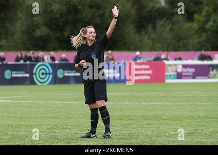 DURHAM CITY, UK SEPT 12trh Schiedsrichter Abby Dearden während des FA Women's Championship Matches zwischen dem Durham Women FC und Charlton Athletic am Sonntag, 12.. September 2021, im Maiden Castle, Durham City. (Foto von Mark Fletcher/MI News/NurPhoto) Stockfoto