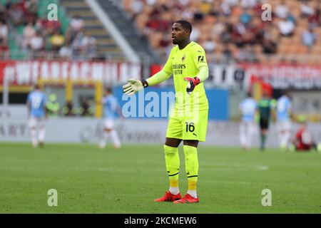 Mike Maignan vom AC Mailand reagiert während des Fußballspiels der Serie A 2021/22 zwischen dem AC Mailand und der SS Lazio im Giuseppe-Meazza-Stadion, Mailand, Italien, am 12. September 2021 (Foto: Fabrizio Carabelli/LiveMedia/NurPhoto) Stockfoto