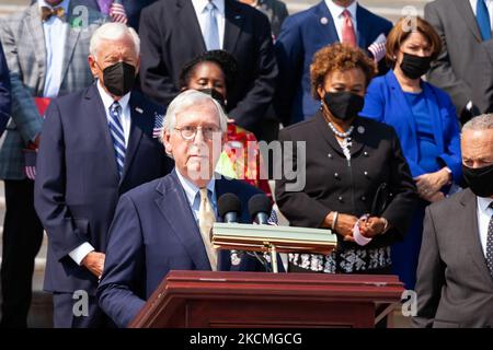 Mitch McConnell (R-KY), der Vorsitzende der Senatsminorität, spricht während einer Zeremonie über die Kapitolschritte zum Gedenken an die Opfer der Anschläge vom 11.. September. (Foto von Allison Bailey/NurPhoto) Stockfoto