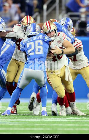 Der Eckpfeiler der Detroit Lions Ifeatu Melifonwu (26) stellt sich am Sonntag, den 12. September 2021, während eines NFL-Fußballspiels zwischen den Detroit Lions und den San Francisco 49ers in Detroit, Michigan, USA, dem 49ers. September, mit dem Long Snapper Taybor Pepper (46) von San Francisco vor. (Foto von Amy Lemus/NurPhoto) Stockfoto