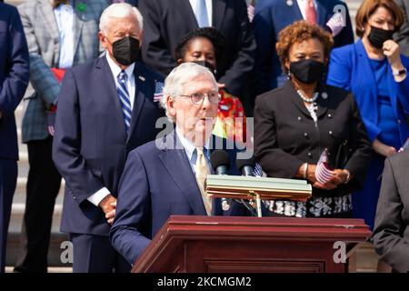 Mitch McConnell (R-KY), der Vorsitzende der Senatsminorität, spricht während einer Zeremonie über die Kapitolschritte zum Gedenken an die Opfer der Anschläge vom 11.. September. (Foto von Allison Bailey/NurPhoto) Stockfoto