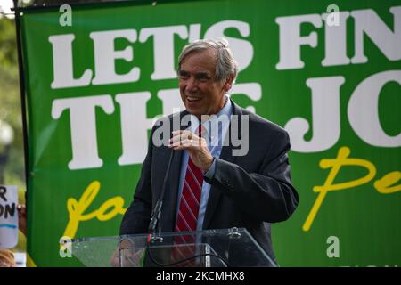 Senator Jeff Merkley (D-OR.) spricht bei der Wahlrechtskundgebung „Finish the Job: For the People“ am 14. September 2021 beim Robert A. Taft Memorial in der Nähe der Gebäude des US-Senats in Washington, D.C. (Foto: Bryan Olin Dozier/NurPhoto) Stockfoto