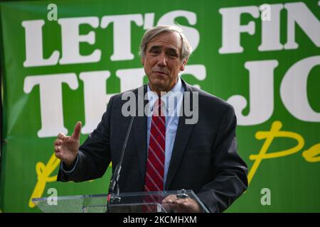 Senator Jeff Merkley (D-OR.) spricht bei der Wahlrechtskundgebung „Finish the Job: For the People“ am 14. September 2021 beim Robert A. Taft Memorial in der Nähe der Gebäude des US-Senats in Washington, D.C. (Foto: Bryan Olin Dozier/NurPhoto) Stockfoto