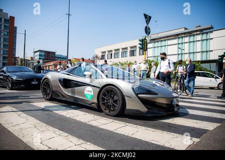 Die Journalisten-Parade während des MIMO Milano Monza Motor Show 2021 von Mailand nach Autodromo Nazionale Monza am 11. Juni 2021 in Mailand, Italien. (Foto von Alessandro Bremec/NurPhoto) Stockfoto