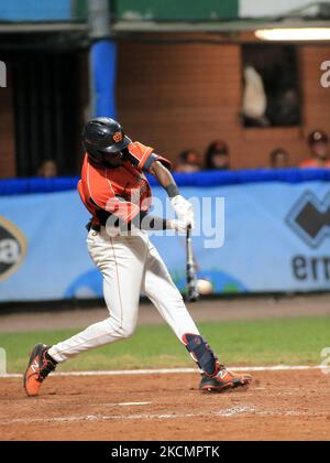 Calen Daal (Niederlande) trifft den Ball während des Baseballspieles Baseballeuropameisterschaft 2021 - Viertelfinale - Niederlande gegen Großbritannien am 16. September 2021 im Stadio Comunale in Turin, Italien (Foto: Claudio Benedetto/LiveMedia/NurPhoto) Stockfoto