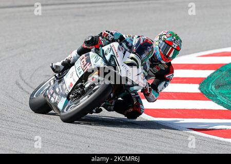 Chaz Davies vom Goelven Team mit Ducati Panigale V4 R während der Hyundai N Catalunya WorldSBK Runde der FIM World Superbike Championship auf dem Circuit de Catalunya in Barcelona, Spanien. (Foto von DAX Images/NurPhoto) Stockfoto