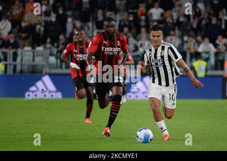 Paulo Dybala vom FC Juventus und Fikayo Tomori vom AC Mailand während des Serie-A-Spiels zwischen dem FC Juventus und dem AC Mailand im Allianz-Stadion in Turin am 19. September 2021 in Italien (Foto: Alberto Gandolfo/NurPhoto) Stockfoto