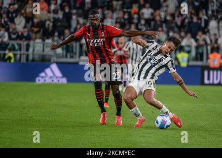 Paulo Dybala vom FC Juventus und Fikayo Tomori vom AC Mailand während des Serie-A-Spiels zwischen dem FC Juventus und dem AC Mailand im Allianz-Stadion in Turin am 19. September 2021 in Italien (Foto: Alberto Gandolfo/NurPhoto) Stockfoto