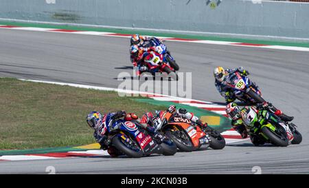 NÂ 54 Toprak Razgatlioglu nÂ 21 Michael Ruben Rinaldi während der World Superbike - SBK Hyunday N Catalunya Runde FIM Superbike Weltmeisterschaft 2021 - Race2 am 19. September 2021 auf dem Circuit de Barcelona-Catalunya in Barcelona, Spanien (Foto: Otto Moretti/LiveMedia/NurPhoto) Stockfoto