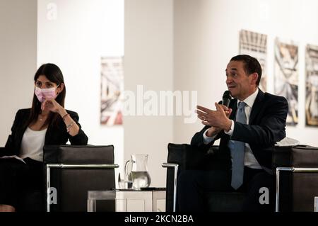 Virginia Raggi,Umberto Lebruto während der Pressekonferenz zur Präsentation des Umbauprojekts der Piazza dei Cinquecento, in Rom, Italien, am 20. September 2021. (Foto von Andrea Ronchini/NurPhoto) Stockfoto