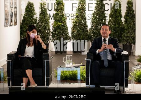 Virginia Raggi,Umberto Lebruto während der Pressekonferenz zur Präsentation des Umbauprojekts der Piazza dei Cinquecento, in Rom, Italien, am 20. September 2021. (Foto von Andrea Ronchini/NurPhoto) Stockfoto