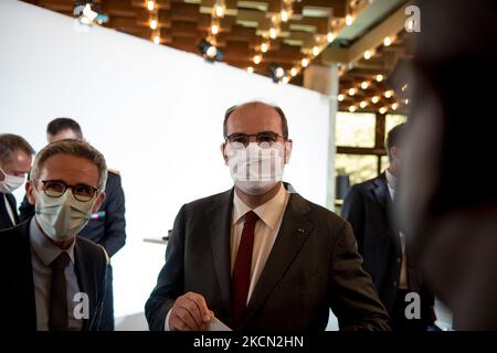 Der französische Premierminister Jean Castex und der Präsident des Generalrats des Departements seine Saint-Denis Stéphane Troussel (L) am Ende der Pressekonferenz am 21. September 2021 in der Präfektur seine Saint-Denis in Bobigny. (Foto von Andrea Savorani Neri/NurPhoto) Stockfoto