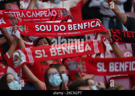 Die Fans von Benfica beim Fußballspiel der Portugiesischen Liga zwischen SL Benfica und dem Boavista FC im Luz-Stadion in Lissabon, Portugal, am 20. September 2021. (Foto von Pedro FiÃºza/NurPhoto) Stockfoto