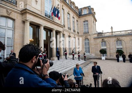 Der französische Präsident Emmanuel Macron begrüßt die deutsche Bundeskanzlerin Angela Merkel am 16. September 2021 im Elysee-Präsidentenpalast in Paris, Frankreich. (Foto von Andrea Savorani Neri/NurPhoto) Stockfoto