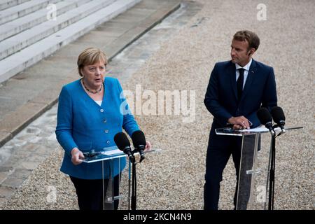 Der französische Präsident Emmanuel Macron begrüßt die deutsche Bundeskanzlerin Angela Merkel am 16. September 2021 im Elysee-Präsidentenpalast in Paris, Frankreich. (Foto von Andrea Savorani Neri/NurPhoto) Stockfoto