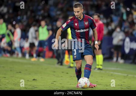 Levante-Verteidiger Enric Franquesa während des La-Liga-Spiels zwischen Levante UD und Celta de Vigo im Stadion Ciutat de Valencia am 21. September 2021. (Foto von Jose Miguel Fernandez/NurPhoto) Stockfoto