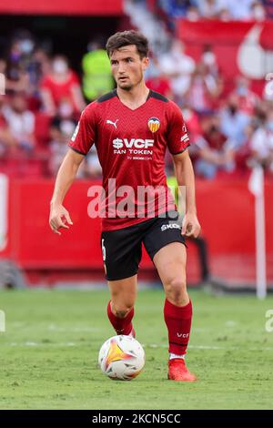 Hugo Guillamon von Valencia CF beim La Liga Santader Spiel zwischen Sevilla CF und Valencia CF bei Ramon Sanchez Pizjuan in Sevilla, Spanien, am 22. September 2021. (Foto von DAX Images/NurPhoto) Stockfoto