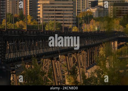 Gesamtansicht der High Level Bridge von Edmonton. Am Donnerstag, den 23. September 2021, in Edmonton, Alberta, Kanada. (Foto von Artur Widak/NurPhoto) Stockfoto