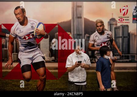 Hongkong, China. 04.. November 2022. Zuschauer werden im Stadion von Hongkong während des Cathay Pacific/HSBC Hong Kong Seven Rugby-Turniers in Hongkong gesehen. Die Hongkong-Sevens kehren zurück, nachdem sie wegen der Pandemiebeschränkungen in der Stadt mehr als zwei Jahre abgesagt haben. Kredit: SOPA Images Limited/Alamy Live Nachrichten Stockfoto