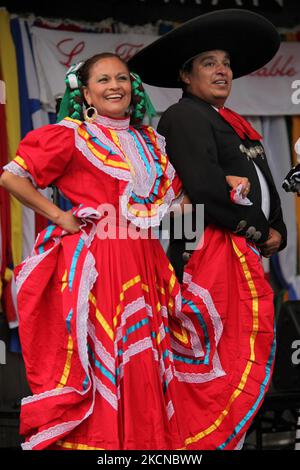 Mexikanische Tänzer in traditioneller Kleidung führen am 04. September 2010 in Toronto, Ontario, Kanada, einen Kulturtanz auf. (Foto von Creative Touch Imaging Ltd./NurPhoto) Stockfoto