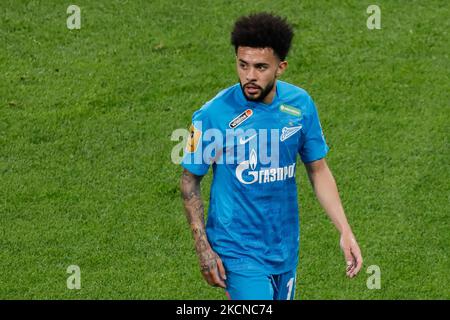 Claudinho von Zenit schaut während des Spiels der russischen Premier League zwischen dem FC Zenit Saint Petersburg und dem PFC Krylia Sovetov Samara am 25. September 2021 in der Gazprom Arena in Sankt Petersburg, Russland, auf. (Foto von Mike Kireev/NurPhoto) Stockfoto