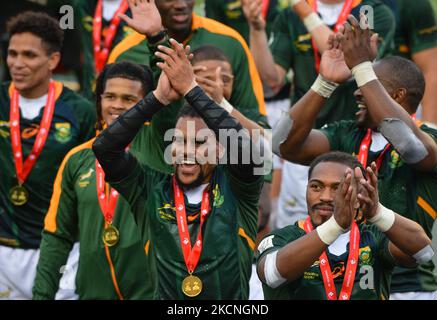 Mitglieder des südafrikanischen Rugby-Sevens-Teams feiern im Commonwealth Stadium in Edmonton nach dem Gewinn der HSBC World Rugby Seven Series 2021. Am Sonntag, den 26. September 2021, in Edmonton, Alberta, Kanada. (Foto von Artur Widak/NurPhoto) Stockfoto