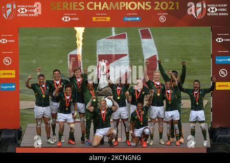 Mitglieder des südafrikanischen Rugby-Sevens-Teams feiern im Commonwealth Stadium in Edmonton nach dem Gewinn der HSBC World Rugby Seven Series 2021. Am Sonntag, den 26. September 2021, in Edmonton, Alberta, Kanada. (Foto von Artur Widak/NurPhoto) Stockfoto