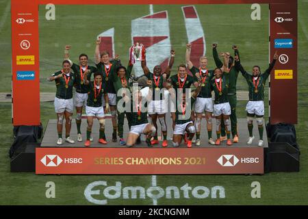 Mitglieder des südafrikanischen Rugby-Sevens-Teams feiern im Commonwealth Stadium in Edmonton nach dem Gewinn der HSBC World Rugby Seven Series 2021. Am Sonntag, den 26. September 2021, in Edmonton, Alberta, Kanada. (Foto von Artur Widak/NurPhoto) Stockfoto