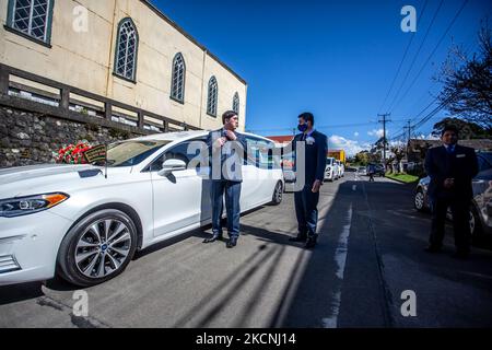 Osorno, Chile. 27. September 2021.- die Besitzer des Beerdigungshauses von Muñoz Hermanos bereiten sich auf einen Gottesdienst während der durch das Coronavirus verursachten Pandemie in Osorno, Chile, vor. (Foto von Fernando Lavoz/NurPhoto) Stockfoto