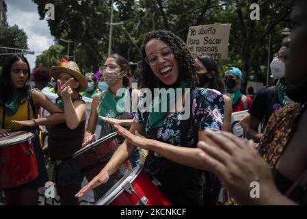 Demonstration für die Entkriminalisierung von Abtreibungen während des Welttages der Aktion für legale und sichere Abtreibung in Lateinamerika und der Karibik in Caracas am 28. September 2021. (Foto von Jonathan Lanza/NurPhoto) Stockfoto