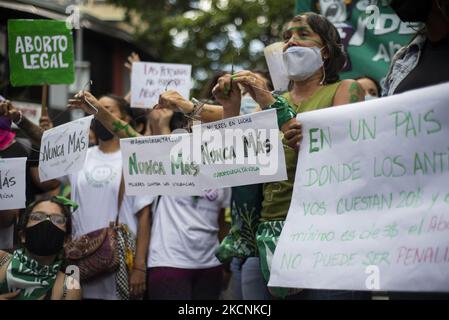 Demonstration für die Entkriminalisierung von Abtreibungen während des Welttages der Aktion für legale und sichere Abtreibung in Lateinamerika und der Karibik in Caracas am 28. September 2021. (Foto von Jonathan Lanza/NurPhoto) Stockfoto