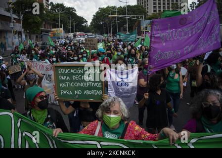 Demonstration für die Entkriminalisierung von Abtreibungen während des Welttages der Aktion für legale und sichere Abtreibung in Lateinamerika und der Karibik in Caracas am 28. September 2021. (Foto von Jonathan Lanza/NurPhoto) Stockfoto