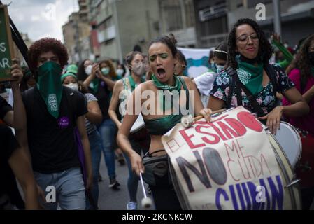 Demonstration für die Entkriminalisierung von Abtreibungen während des Welttages der Aktion für legale und sichere Abtreibung in Lateinamerika und der Karibik in Caracas am 28. September 2021. (Foto von Jonathan Lanza/NurPhoto) Stockfoto